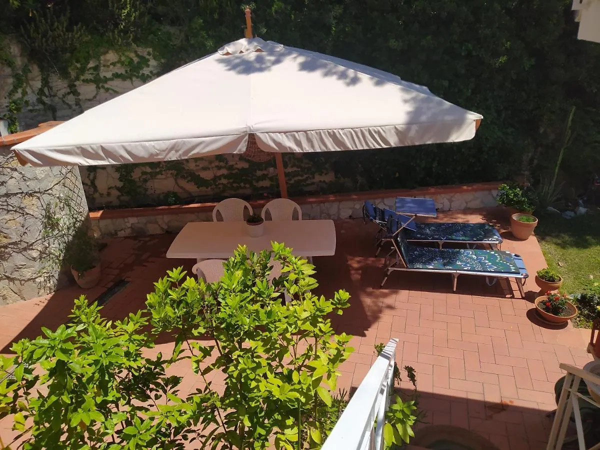 Casa vacanze Villa Tra mare e bosco nella splendida Quercianella Italia